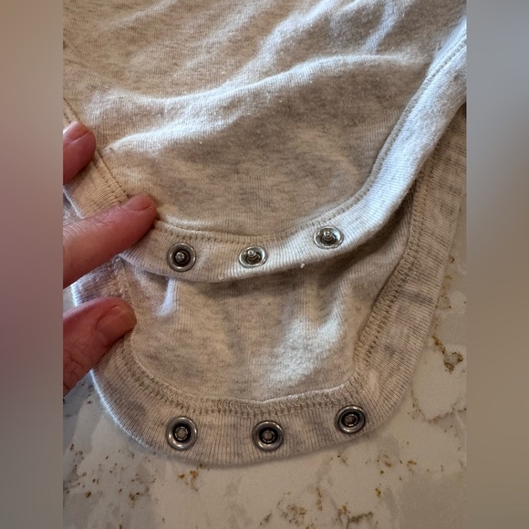 6-12M Old Navy - Gray 'Mom's My Favorite' Onesie - Picture 3 of 6